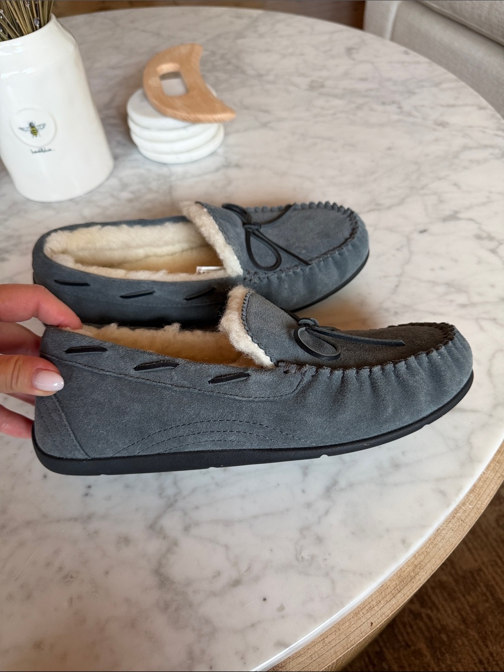 ABEO Amble Bow Women's Gray Suede Moccasin Slippers with Cream Shearling - Picture 7 of 8